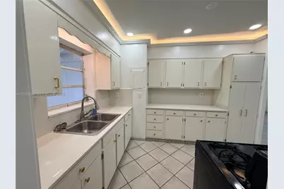561 W 39th St #n/a, Hialeah, FL 33012 - Photo 43