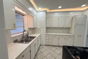 561 W 39th St, Hialeah, FL 33012 - Photo 43