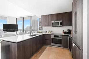 68 SE 6th St, Miami, FL 33131 - Photo 5