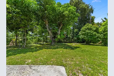 110 NE 152nd St, Miami, FL 33162 - Photo 45