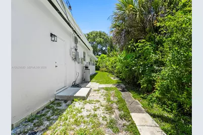 110 NE 152nd St, Miami, FL 33162 - Photo 43