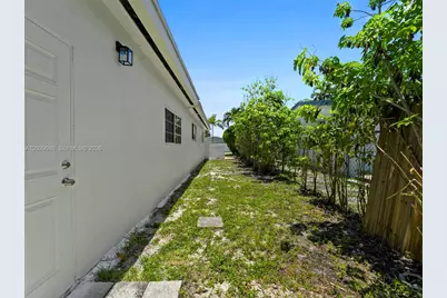 110 NE 152nd St, Miami, FL 33162 - Photo 47