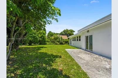 110 NE 152nd St, Miami, FL 33162 - Photo 49