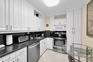 3180 S Ocean Dr, Hallandale Beach, FL 33009 - Photo 15