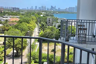 11930 N Bayshore Dr, North Miami, FL 33181 - Photo 23