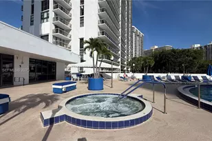 3701 N Country Club Dr, Aventura, FL 33180 - Photo 41
