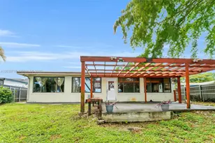 551 NW 99th Way, Pembroke Pines, FL 33024 - Photo 9