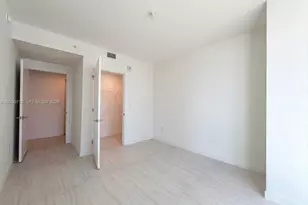 77 SE 5th St, Miami, FL 33131 - Photo 7