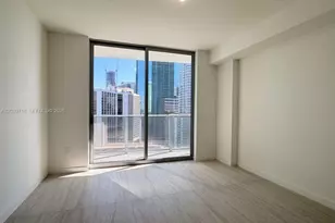 77 SE 5th St, Miami, FL 33131 - Photo 9