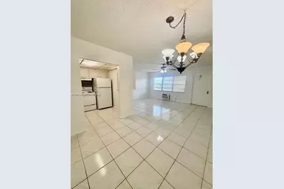 202 Mansfield #E, Boca Raton, FL 33434 - Photo 1