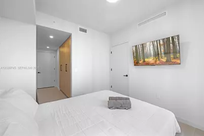 121 NE 5th St #3006, Miami, FL 33132 - Photo 7