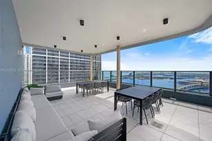 121 NE 5th St, Miami, FL 33132 - Photo 13