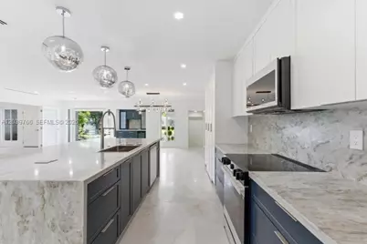 291 E Shore Dr E, Miami, FL 33133 - Photo 1