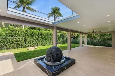 291 E Shore Dr E, Miami, FL 33133 - Photo 9
