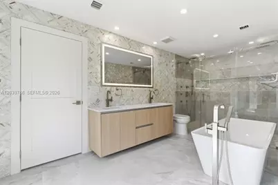 291 E Shore Dr E, Miami, FL 33133 - Photo 31