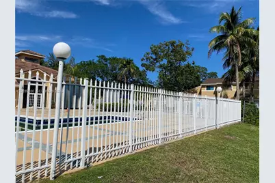 450 W Palm Cir W #301, Pembroke Pines, FL 33025 - Photo 21