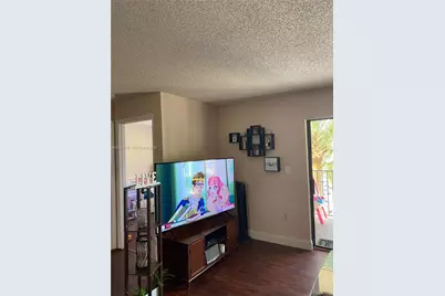 450 W Palm Cir W #301, Pembroke Pines, FL 33025 - Photo 5
