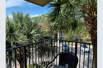 450 W Palm Cir W #301, Pembroke Pines, FL 33025 - Photo 9