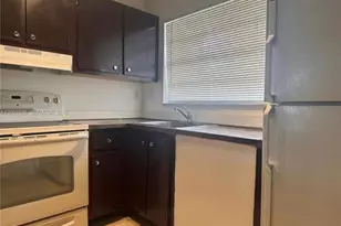 819 NE 214th Ln, Miami, FL 33179 - Photo 3