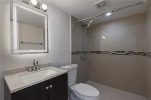 9180 Fontainebleau Blvd, Miami, FL 33172 - Photo 11