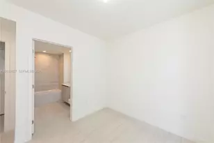 77 SE 5th St, Miami, FL 33131 - Photo 21