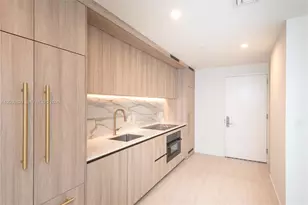 77 SE 5th St, Miami, FL 33131 - Photo 15