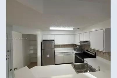 2550 SW 18th Ter #1807, Fort Lauderdale, FL 33315 - Photo 3