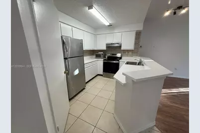 2550 SW 18th Ter #1807, Fort Lauderdale, FL 33315 - Photo 5