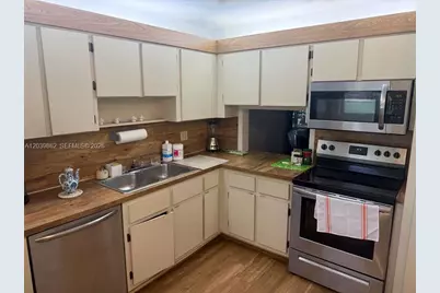 2 Briarwood Cir #212, Hollywood, FL 33024 - Photo 5