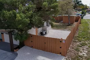 654 NW 45th St, Oakland Park, FL 33309 - Photo 27