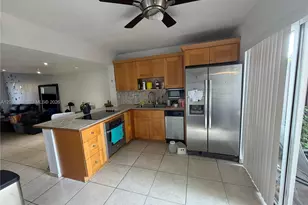 541 NW 82nd Ct, Miami, FL 33126 - Photo 17