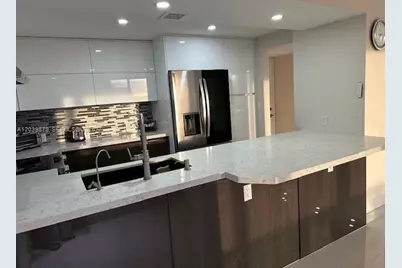 100 Bayview Dr #904, Sunny Isles Beach, FL 33160 - Photo 5