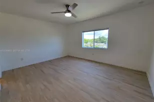 1300 NE 109th St, Miami, FL 33161 - Photo 23