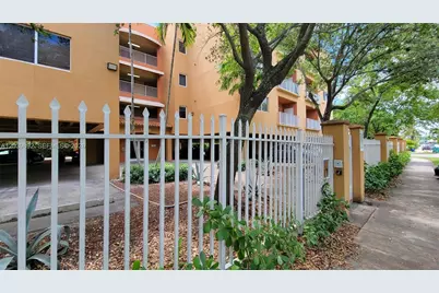 1300 NE 109th St #405, Miami, FL 33161 - Photo 31