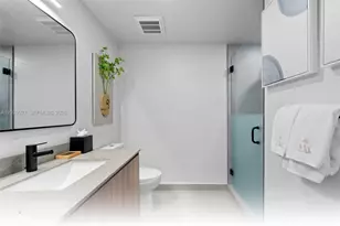 121 NE 5th St, Miami, FL 33132 - Photo 13