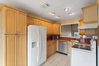 8021 SW 21st Ct, Davie, FL 33324 - Photo 7