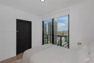 398 NE 5th St, Miami, FL 33132 - Photo 45