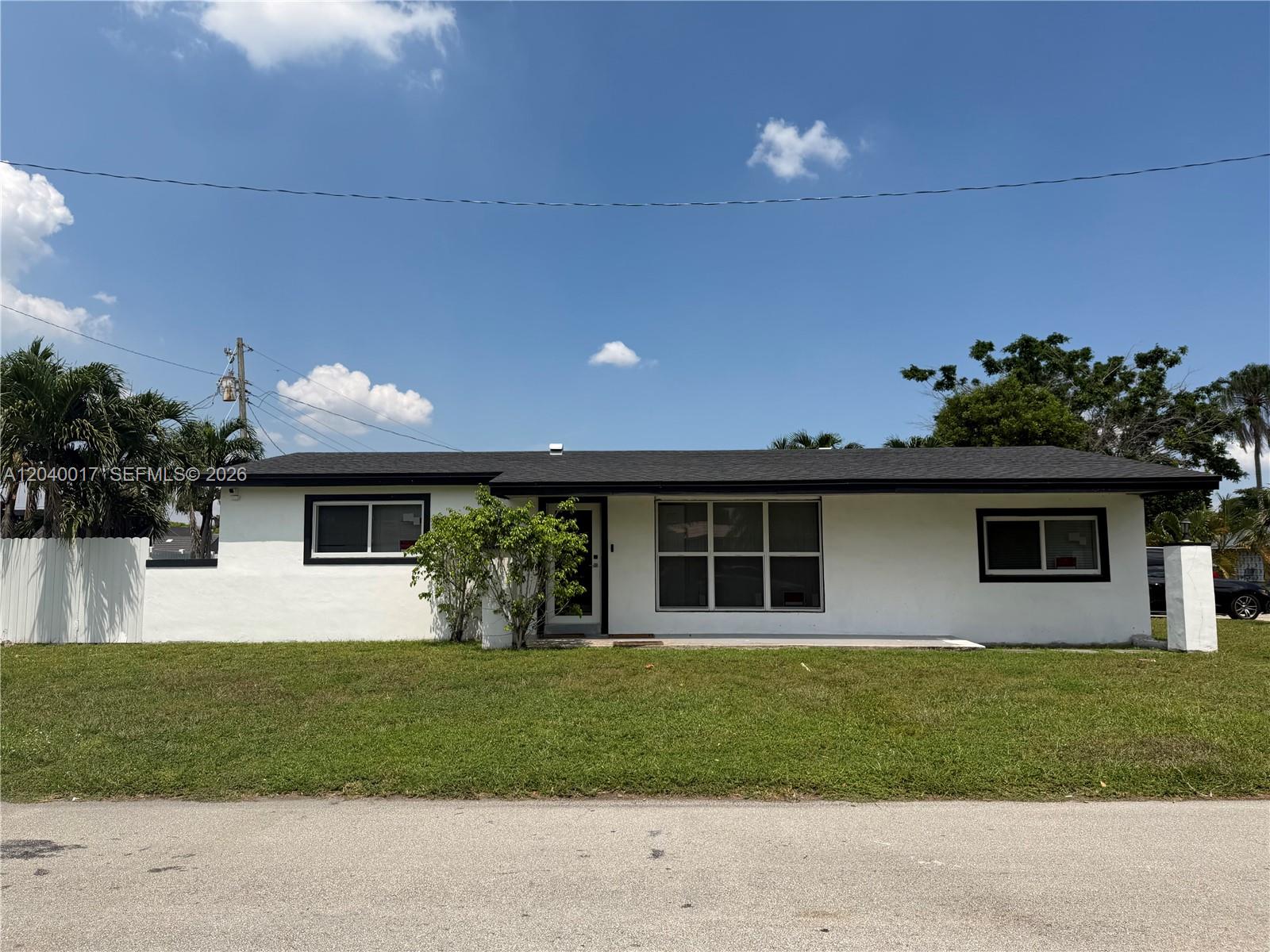 1800 Jamaica Dr main architectural view