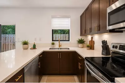 670 NE 207th St, Miami, FL 33179 - Photo 3