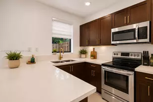 670 NE 207th St, Miami, FL 33179 - Photo 37