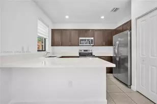 670 NE 207th St, Miami, FL 33179 - Photo 37