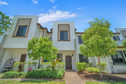 670 NE 207th St, Miami, FL 33179 - Photo 7