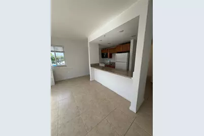7130 Rue Versailles #11, Miami Beach, FL 33141 - Photo 5