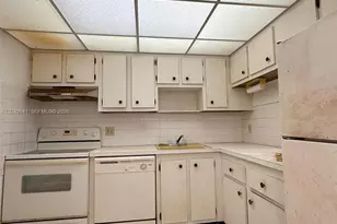 1035 Country Club Dr, Margate, FL 33063 - Photo 7