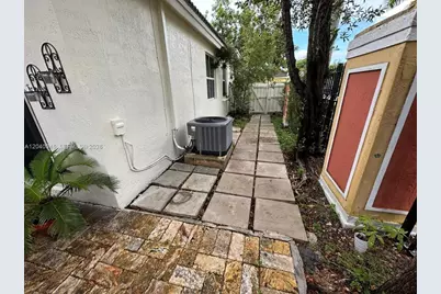4273 NE 10th Ct #4273, Homestead, FL 33033 - Photo 3