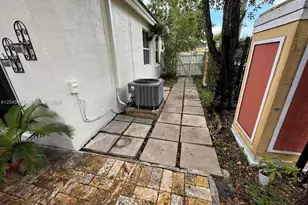 4273 NE 10th Ct, Homestead, FL 33033 - Photo 3