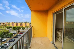 4717 NW 7th St, Miami, FL 33126 - Photo 17