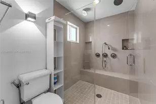 8 Pinta Rd, Miami, FL 33133 - Photo 13