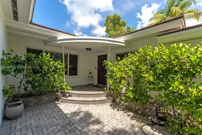 8 Pinta Rd, Miami, FL 33133 - Photo 1