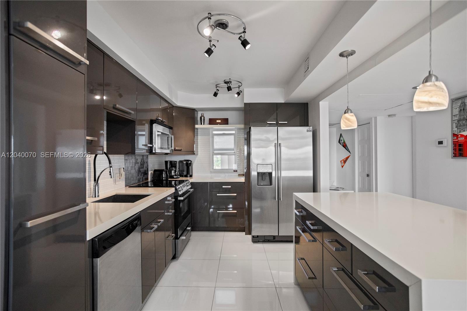 3050 N Palm Aire Dr #710 main architectural view